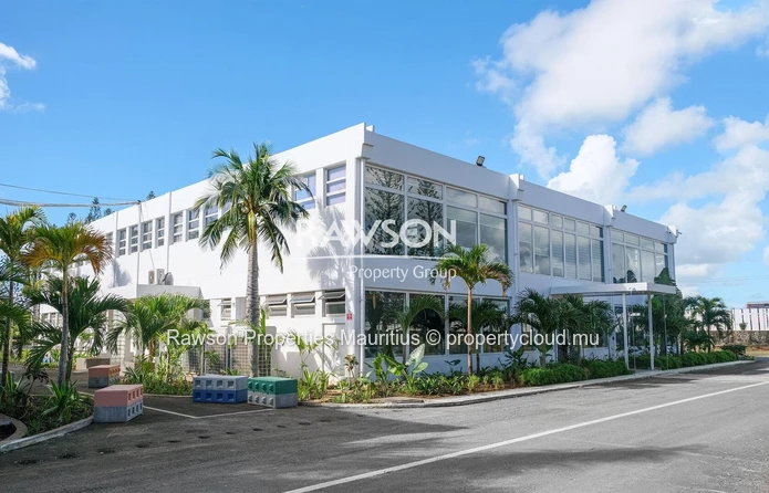 64.5 M² Office | Reception | Parking | Meeting Room | Security | Solitude