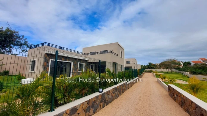 Luxury Furnished Duplex with Private Pool in Calodyne
