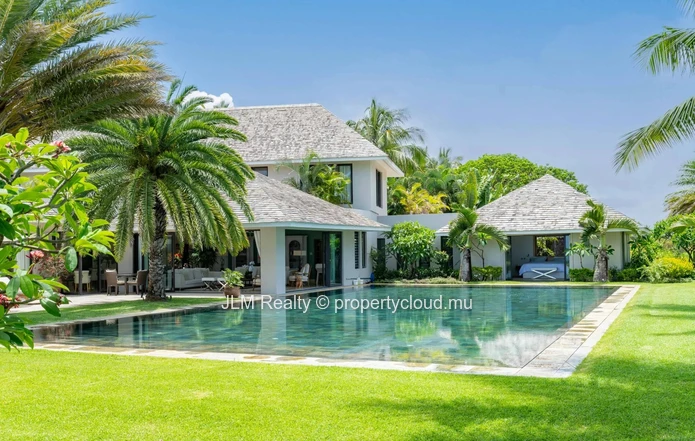 Villa de Prestige avec Vue Panoramique sur l’Océan et le Golf dans un Domaine Exclusif dans l'Est de l'Île Maurice