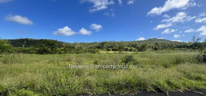 Terrain résidentiel de 5 015 m² avec accès golf 