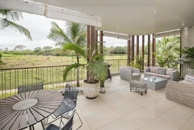 Appartement de 2 chambres en suite avec terrasse et vue dégagée sur le golf