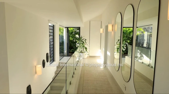 Villa contemporaine avec vue panoramique sur le lagon à Rivière Noire