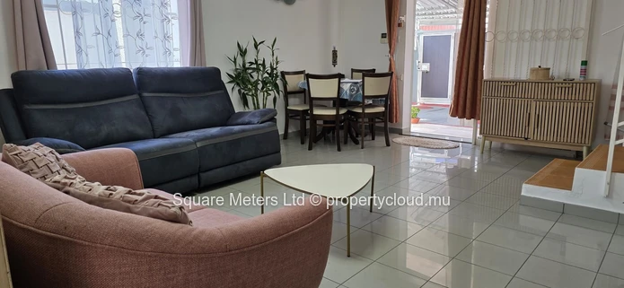 Duplexe moderne et meublée à vendre à Rose Hill (Mandat exclusif)
