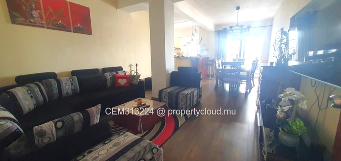 Appartement Semi-Meublé à Vendre – Centre de Curepipe