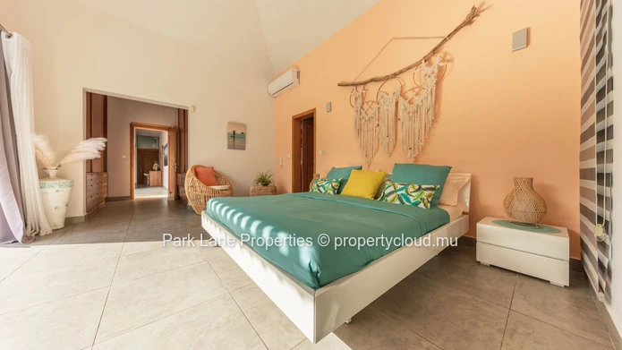 Exquisite furnished modern RES villa in the heart of Tamarin
