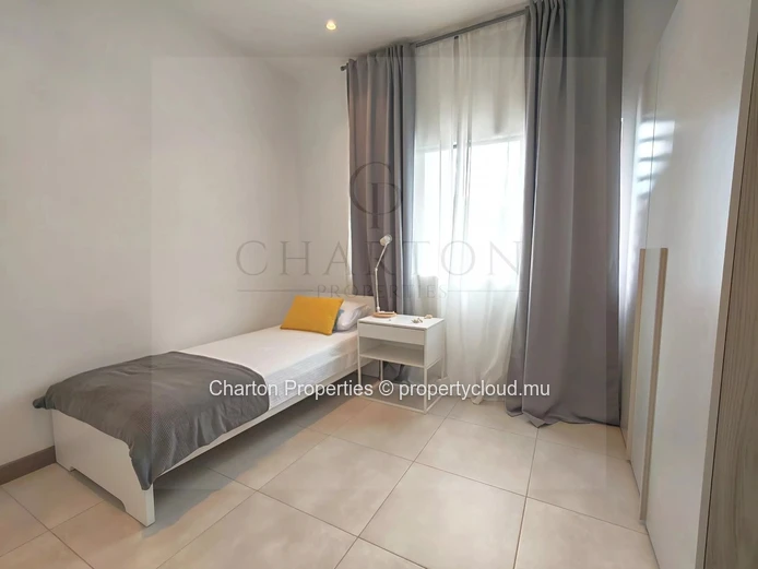 Duplex de 3 chambres avec piscine et jardin en bord de rivière à Rivière Noire