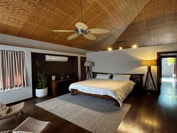 5 Bedroom Villa