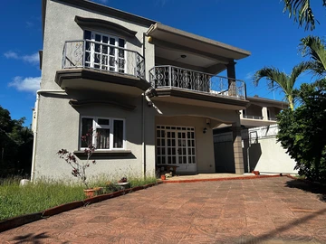 Spacious house with 4 bedrooms in Morcellement Petit Village,St Antoine