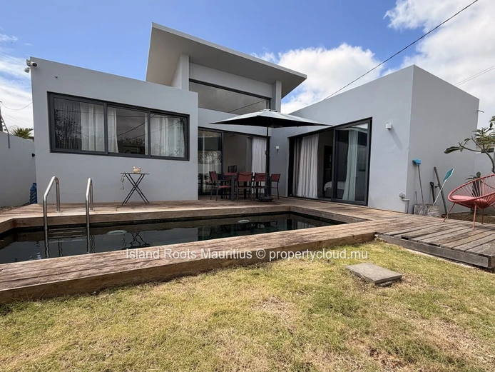Jolie maison moderne à vendre à Péreybère.