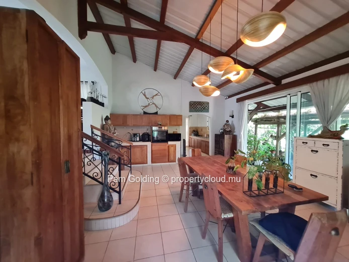 Charmante maison de 3 chambres à coucher avec de l'espace pour la personnaliser - Tamarin