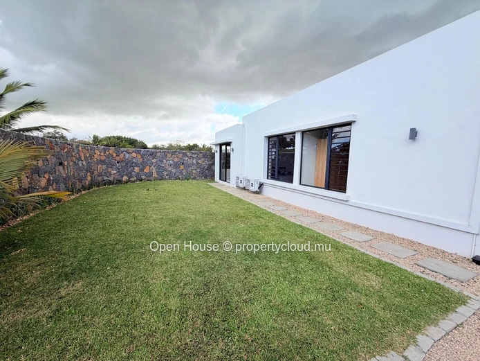 Furnished 320m² Villa for Rent in Charmoze