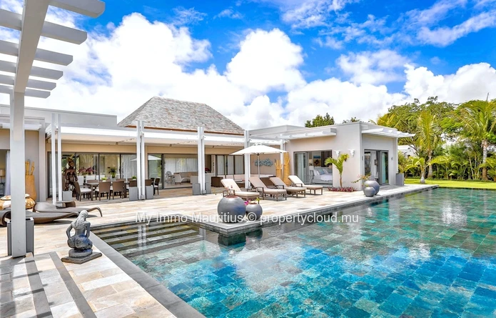Luxurious contemporary 4-bedroom villa - Prestigious estate!