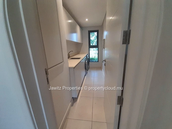 3 Bedroom Luxury Suite with En-Suites in Prestigious Pointe aux Canonniers