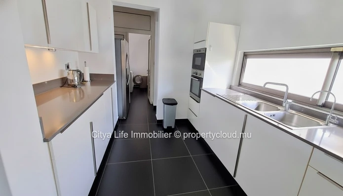 Maison meublée de 300m² avec piscine privée à louer à Grand Baie