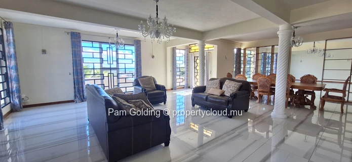 An Extraordinary Residence in the Heights of Candos (Sole Mandate)