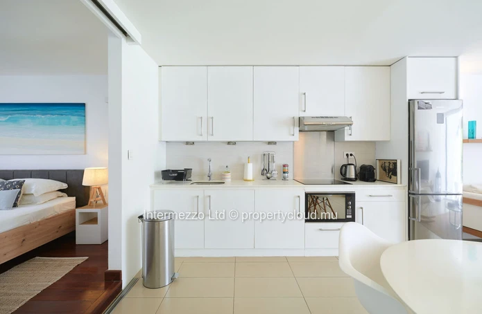 Appartement R+2 Trou aux Biches / Mont Choisy — 1 chambre, 70m², piscine, plage à pied, meublé & équipé