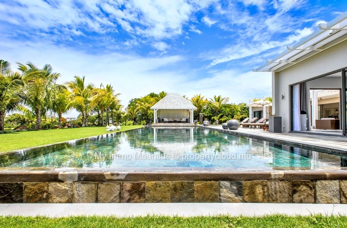 Luxurious contemporary 4-bedroom villa - Prestigious estate!