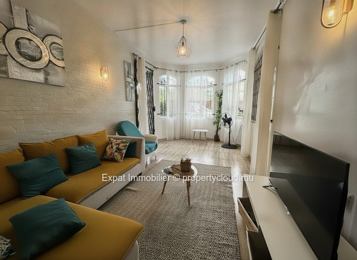 Villa 3 Chambres Avec Piscine, Garage Et Beaux Volumes – Péreybère