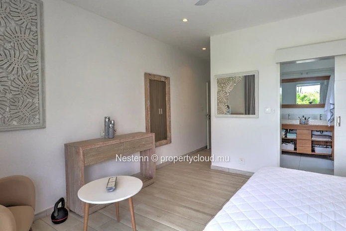 Bright 3-bed apartment with spacious jacuzzi in a residence