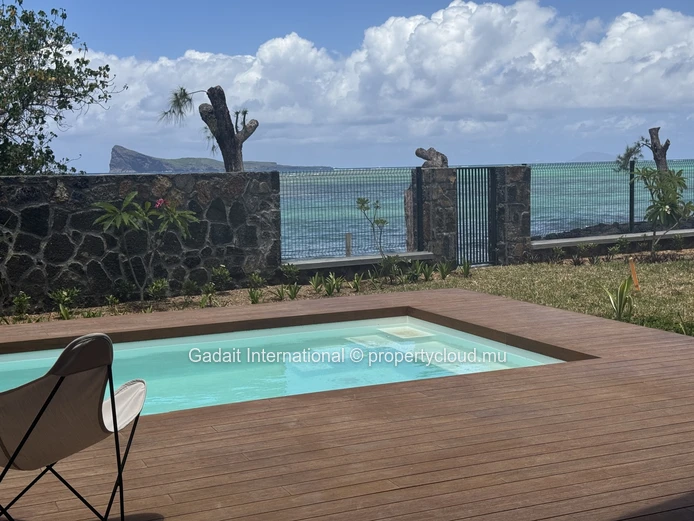 Villa pieds dans l'eau à louer – Pointe d'Azur, vue panoramique Coin de Mire & Îles du Nord