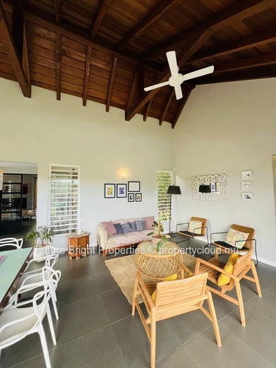 villa de style balinais nichée près de la magnifique plage d’Albion
