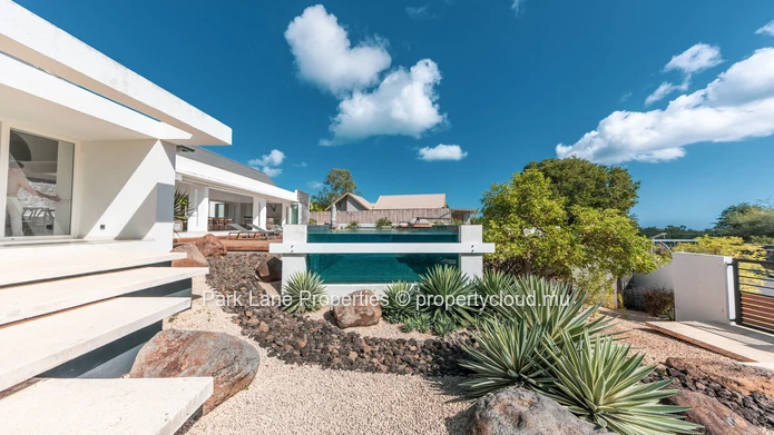 Villa Contemporaine avec Vue Imprenable sur la Montagne