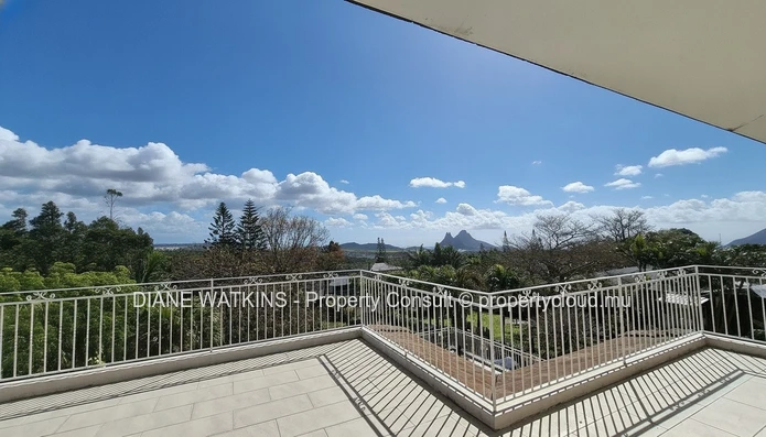 Large Family House for sale in Floréal 