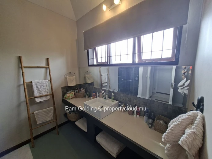 Villa de caractère à vendre – Les Lauriers, Calodyne