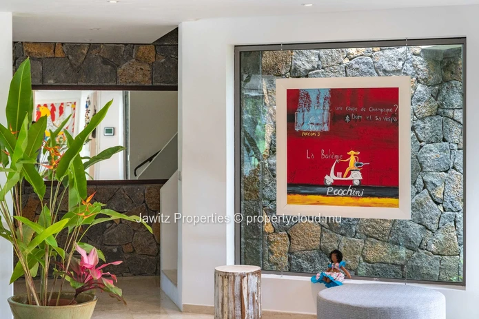 A Grand Sanctuary of Luxury: Expansive 5-Bedroom Villa with Stunning Views & Serene Privacy