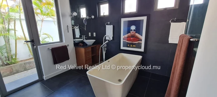 Luxury Villa for Rent in Pointe aux Canonniers | Beachfront Residence