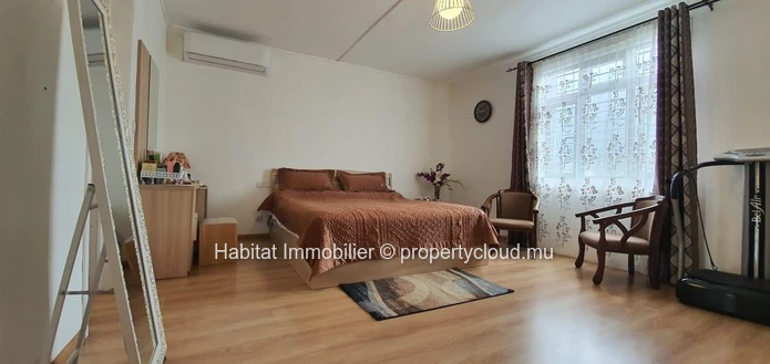 A VENDRE - Maison familiale meublée et équipée de 343 m2 sur un terrain de 133 toises située dans le morcellement rép...