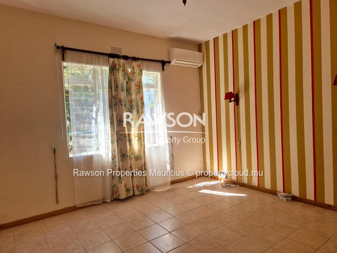 Prime Single-Storey Property for Sale in Floréal – Ideal for Residential or Professional Use