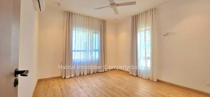 Discover this stunning apartment of 161 m², furnished and equipped, located in Moka. Enjoy a spectacular, direct view...