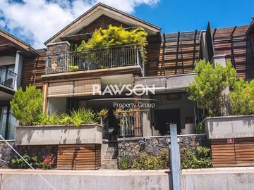 5 Bedroom Duplex To Let in Petite Riviere Noire