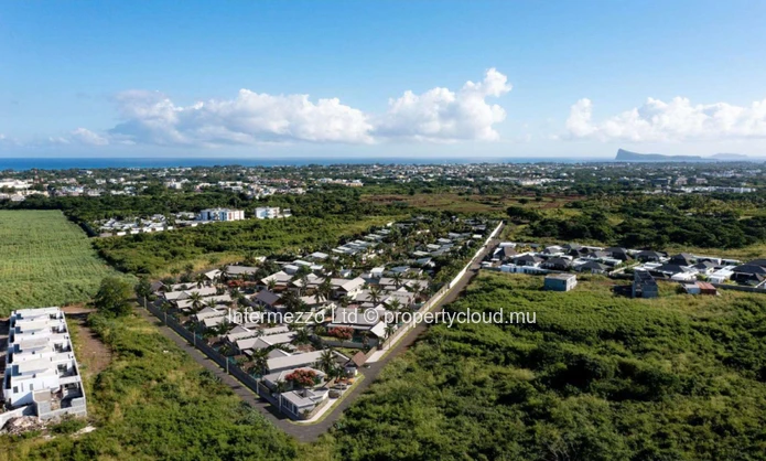 PDS Villa for Sale in Grand Baie – 170 sqm Living Area, 401 sqm Plot, 3 Bedrooms, Private Pool, Parking, Garden, Kios...