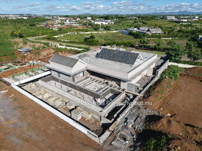 Prestigieuse villa de 5 chambres avec vue golf & accès mer au Parc de Mont Choisy – Ile Maurice