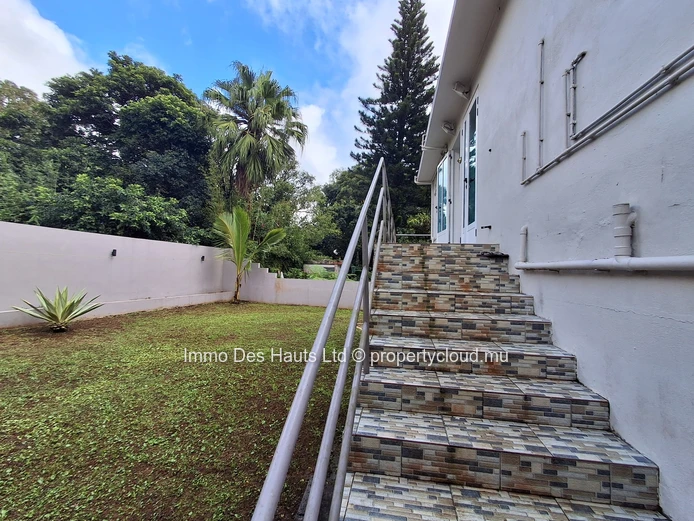 2-bedroom Apartment furnished for rent long term forest side Curepipe 
