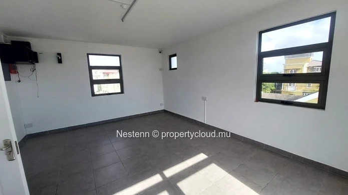Commercial space for rent in Mon Choisy – Prime location near the golf course