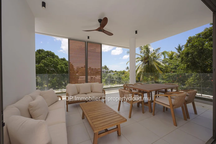 Appartement R+2 à vendre à Pointe aux Canonniers, 167m², 3 chambres, piscine commune, meublé, climatisé, garage, proc...