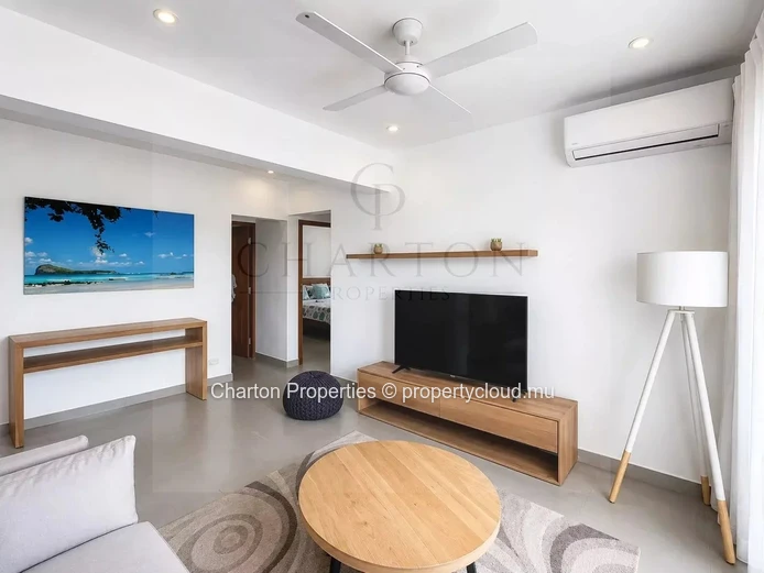 Two-bedroom apartment with shared pool near Peyrebère beaches
