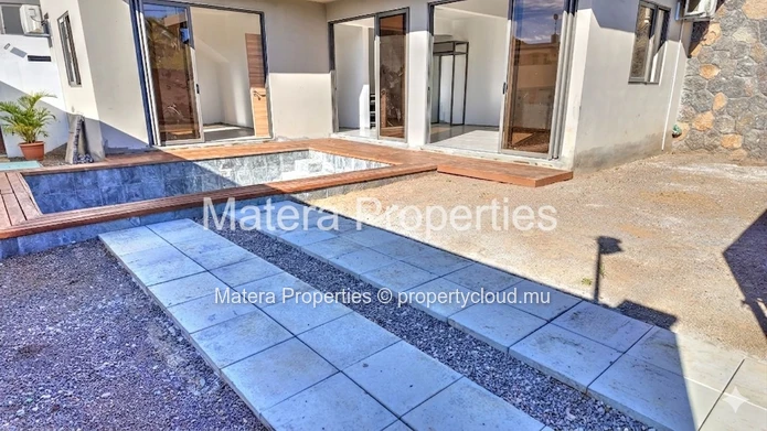 Villa de 4 chambres avec piscine à vendre à Grand Baie - à 2 min de Super U