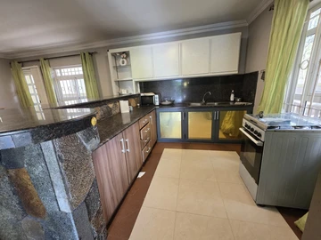 Appartement de 8 Chambres