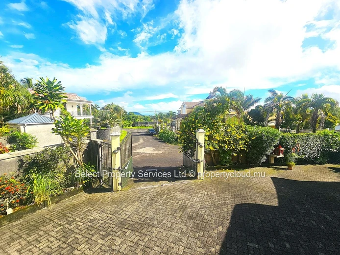 Charming spacious 4 Bedroom House for Sale in Floreal