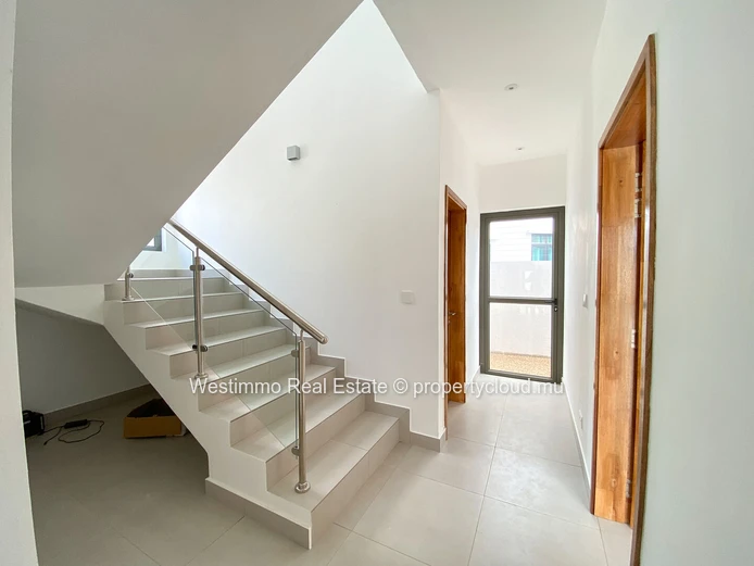 Grand baie - A vendre Villa neuve moderne de 3 chambres en suite