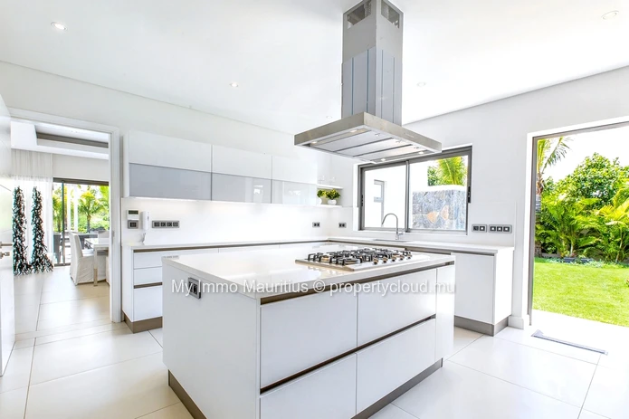 Luxurious contemporary 4-bedroom villa - Prestigious estate!