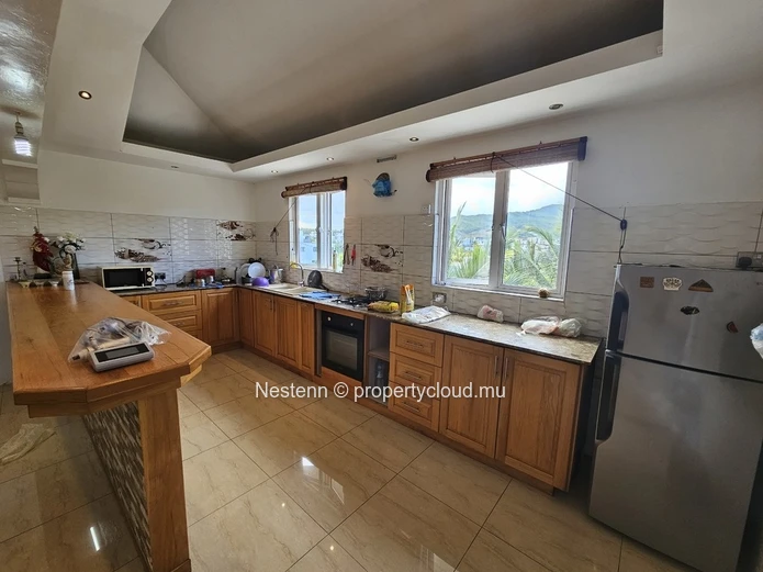 3 bedrooms apartment well located 