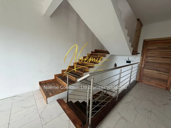 6-Bedroom Furnished Villa with Private Pool for Rent in Pereybere