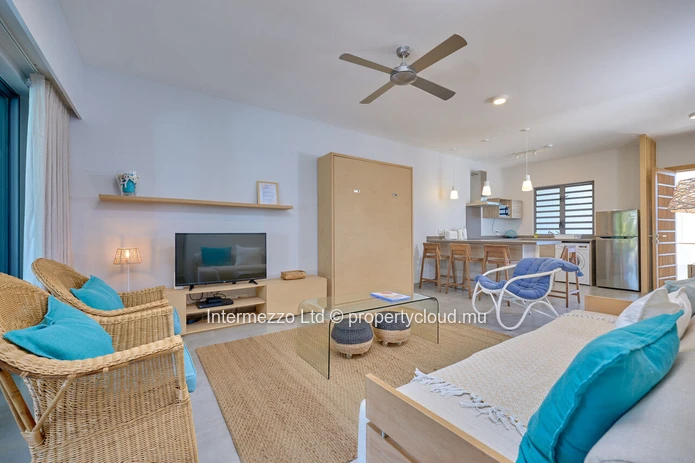 Walk to the Beach: 2-Bed Apartment in Mont Choisy