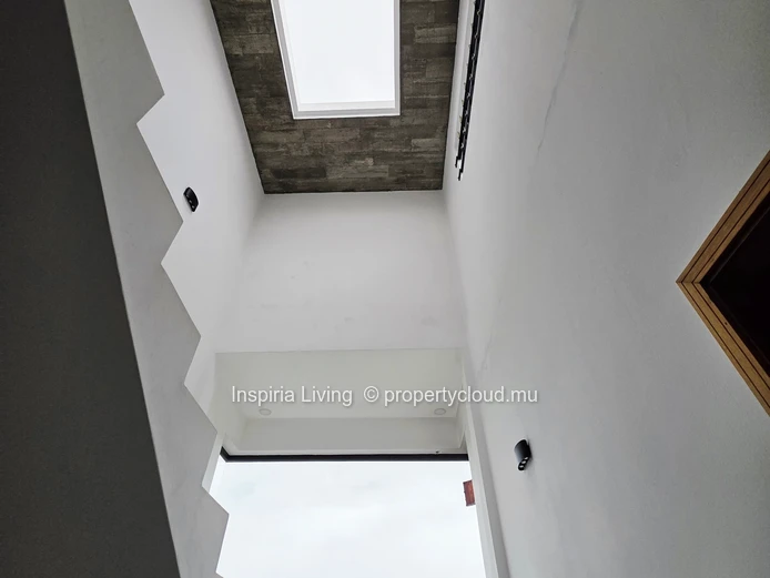 Modern 4-Bedroom House with Garage, Balcony & Open Kitchen