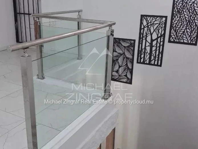 Villa de 4 Chambres avec Piscine à Calodyne